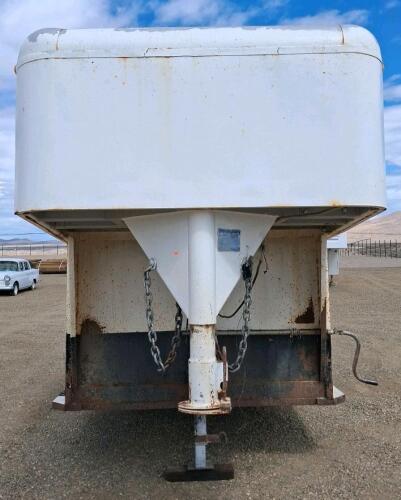 Gooseneck Livestock Trailer, 2 Axle, Escape Door, Tack Room - 2