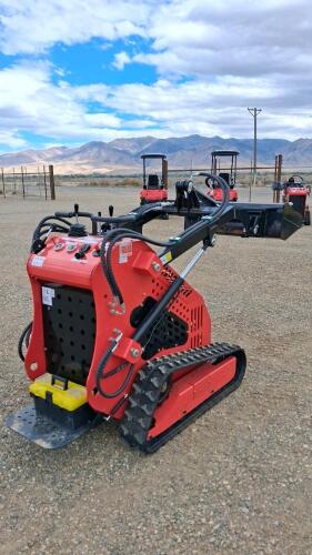 Mini Skid Steer Loader, 0.4 Hours, 23-25HP Gas Engine, Rubber Tracks, Aux Hydraulics - 7