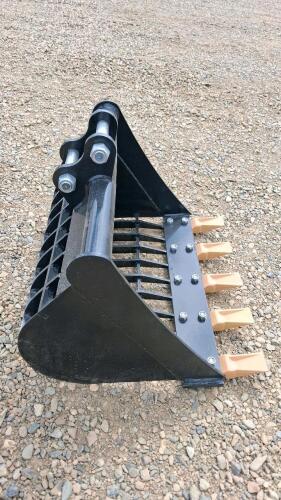 24 in Skeleton Bucket, 5 Teeth, Pin-On Mount, Heavy-Duty Construction - 3