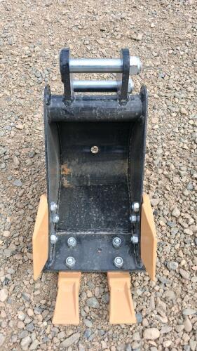 9" Mini Excavator Digging Bucket, 3 Tooth, Pin-On