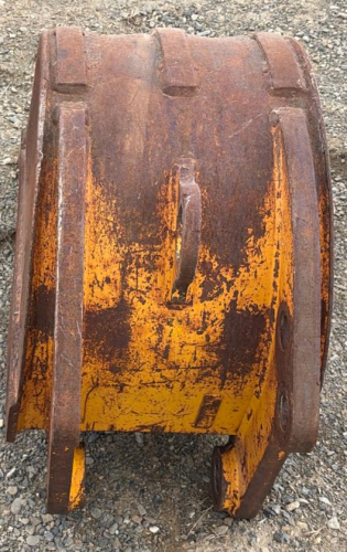 14' 3/4" Mini Excavator Digging Bucket, Pin-On, 4 Teeth, 2&ndash;4 Ton Class, 9" Mounting Width
