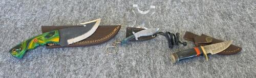 Custom Fixed-Blade Hunting & Neck Knives Set &ndash; Damascus Steel, Sheaths, Gut Hook, Mini Keychain