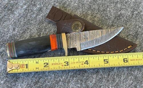 Custom Fixed-Blade Hunting & Neck Knives Set &ndash; Damascus Steel, Sheaths, Gut Hook, Mini Keychain - 11