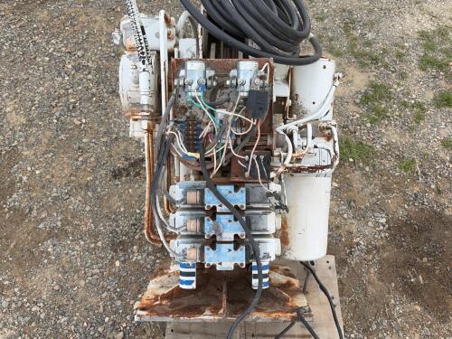 AUTO CRANE Hydraulic Truck Service Crane, Telescopic Boom, Wired Pendant, 3,200 lb Capacity - 3