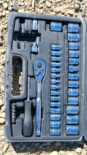 Stanley 40-Piece Socket Set with 30" Metal Toolbox, 2 Drawers, Metric & SAE Sizes - 4