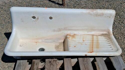 Cast Iron Farmhouse Sink with Right Drainboard, Single Basin, Wall Mount