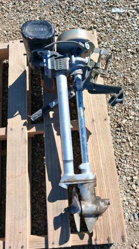 British Seagull 2-Stroke Outboard Motor, 2-3 HP, Gas/Oil Mix 1:8, Manual Start