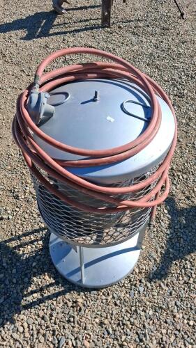 Space-Ray 100M LP Gas Space Heater, 100,000 BTU Output, Includes Hose and Regulator - 2