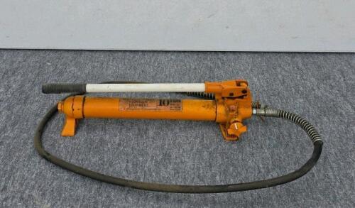 Central Hydraulics 10 Ton Porta Power Kit S-32746 with Attachments and Carry Case - 2