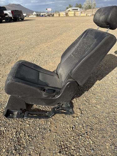 2007&ndash;2014 Chevy Tahoe / GMC Yukon 2nd Row Black Leather Bucket Seat - 3