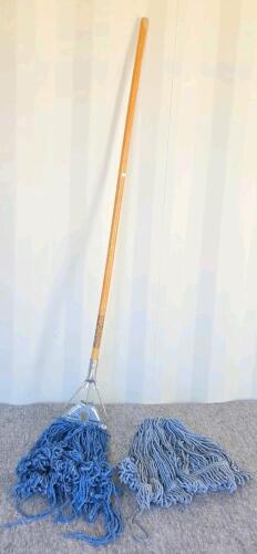 Rubbermaid WaveBrake Mop Bucket Set & ProVision PiViT Ladder Leveler - 2