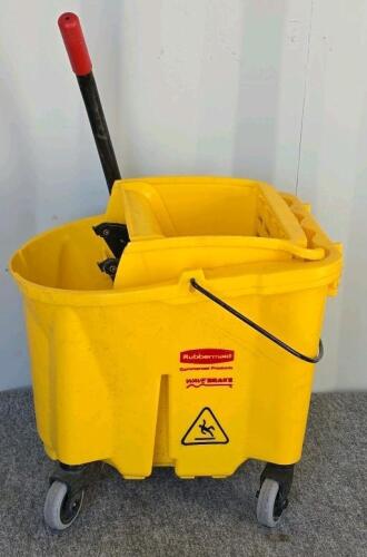 Rubbermaid WaveBrake Mop Bucket Set & ProVision PiViT Ladder Leveler - 3