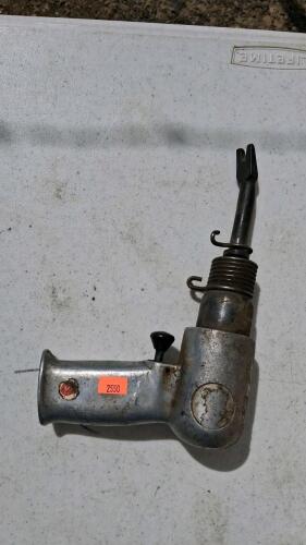 Pneumatic Air Hammer with 4-Piece AirAce Chisel Set, 4500 BPM, 0.401" Shank - 2
