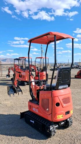 ME15 Mini Excavator, GASOLINE, 420cc, 3300 lbs. Operating Weight, Canopy, 15.7" Bucket, Mechanical Thumb - 5