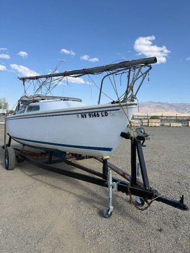 1976 Catalina 22' Sailboat w/ Yamaha 4HP Four-Stroke Outboard & Trailer - 3