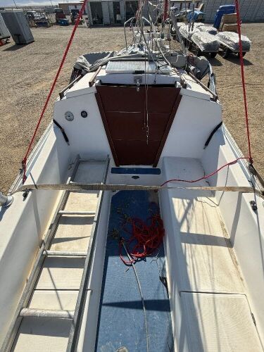 1976 Catalina 22' Sailboat w/ Yamaha 4HP Four-Stroke Outboard & Trailer - 14