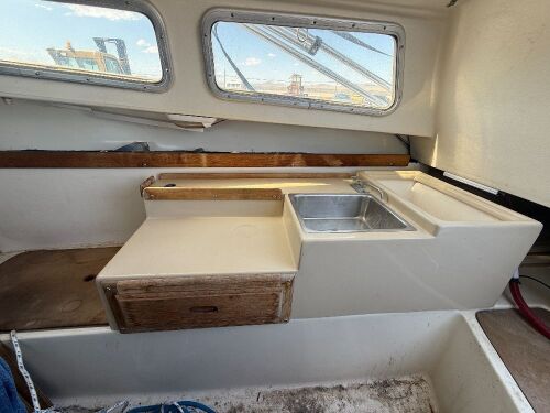1976 Catalina 22' Sailboat w/ Yamaha 4HP Four-Stroke Outboard & Trailer - 19