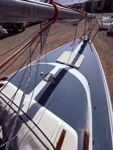 1976 Catalina 22' Sailboat w/ Yamaha 4HP Four-Stroke Outboard & Trailer - 21