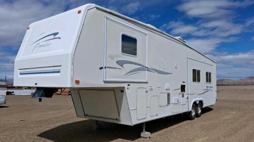 Fleetwood Prowler LS Fifth Wheel, 35ft, 2 Slide-Outs, Aluminum Frame, Sleeps 6, Roof AC, Awning - 3
