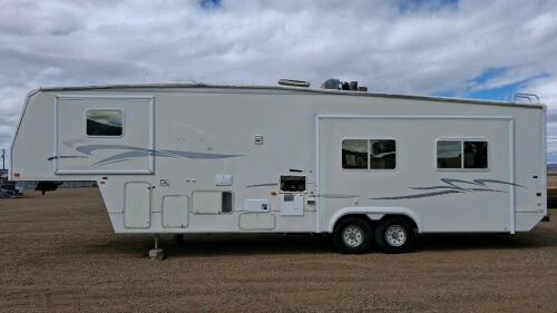 Fleetwood Prowler LS Fifth Wheel, 35ft, 2 Slide-Outs, Aluminum Frame, Sleeps 6, Roof AC, Awning - 4