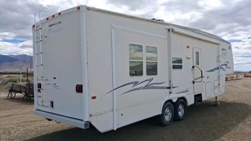 Fleetwood Prowler LS Fifth Wheel, 35ft, 2 Slide-Outs, Aluminum Frame, Sleeps 6, Roof AC, Awning - 7
