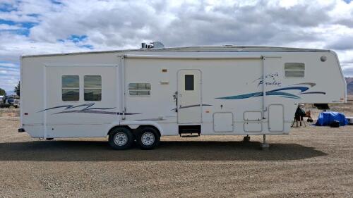 Fleetwood Prowler LS Fifth Wheel, 35ft, 2 Slide-Outs, Aluminum Frame, Sleeps 6, Roof AC, Awning - 8
