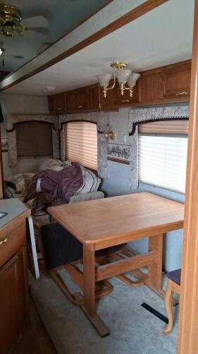 Fleetwood Prowler LS Fifth Wheel, 35ft, 2 Slide-Outs, Aluminum Frame, Sleeps 6, Roof AC, Awning - 11