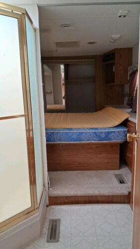 Fleetwood Prowler LS Fifth Wheel, 35ft, 2 Slide-Outs, Aluminum Frame, Sleeps 6, Roof AC, Awning - 13
