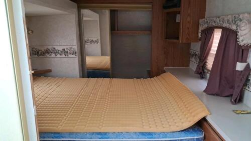 Fleetwood Prowler LS Fifth Wheel, 35ft, 2 Slide-Outs, Aluminum Frame, Sleeps 6, Roof AC, Awning - 15