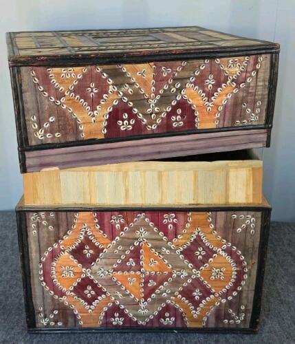 Handcrafted Shell Inlay Storage Chest, 1970s Blue Glass Swag Lamp, 5 Small Framed Country Prints Lot - 2