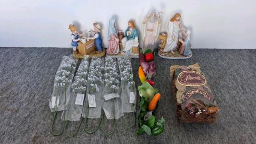 Decor Figurines, Baby's Breath, Veggie Garland & Sealed Potpourri Woodland, Mixed Lot