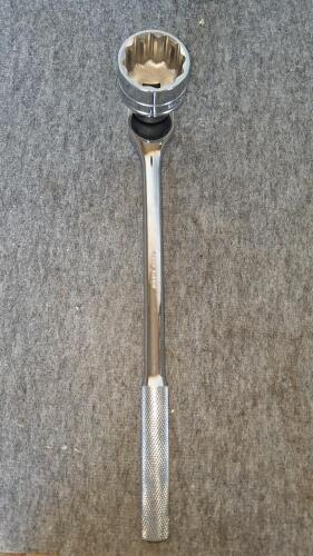 URREA 3/4" Drive Ratchet Handle with 2-1/4" Socket, Chrome, Knurled Grip - 2