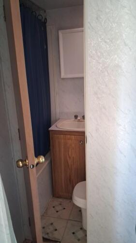 Cherokee 28ft Travel Trailer, Dual Axle, Roof AC, Propane System, Sleeps 4-6 - 19