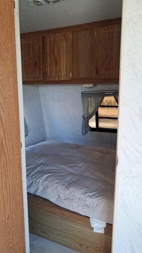 Cherokee 28ft Travel Trailer, Dual Axle, Roof AC, Propane System, Sleeps 4-6 - 25
