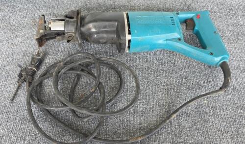 Makita JR3000V Electric Reciprocating Saw with Hard Case and Accessories - 4