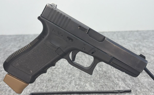 Glock 22 Gen 3 .40 S&W Semi-Auto Pistol, Mag Extension, 4.49" Barrel!