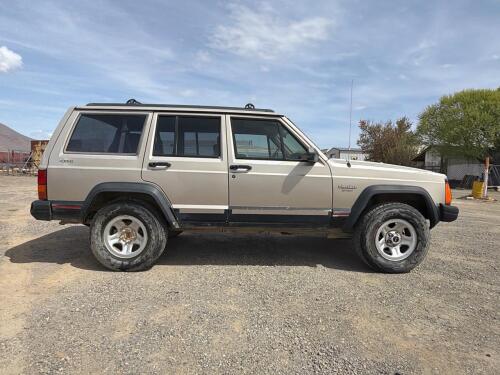 1993 Jeep Cherokee Sport - 4x4 - 6