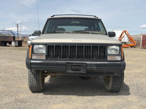 1993 Jeep Cherokee Sport - 4x4 - 8