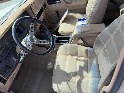 1993 Jeep Cherokee Sport - 4x4 - 11