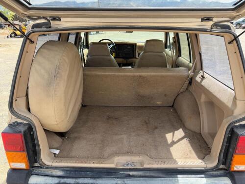 1993 Jeep Cherokee Sport - 4x4 - 13