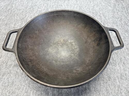 LODGE 14" Cast iron wok