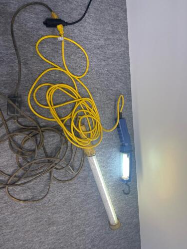 (2) Fluorescent Work Lights - Hanging & Hand Held, Both Corded - 3