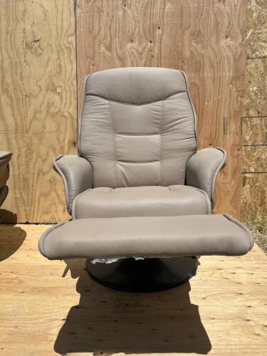Pair Of RV Swivel Chairs Recliners - 7