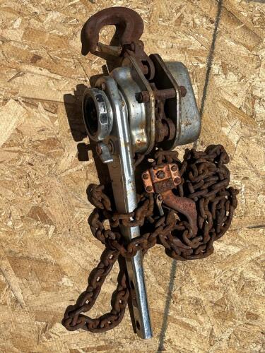 Hoist Chain, Cordless Makita Skill Saw (no battery), Socket Set, and more - 2