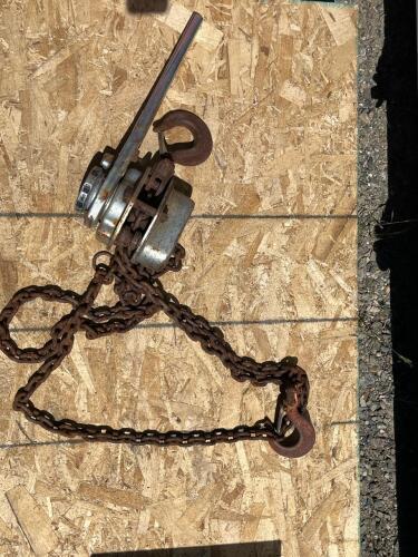 Hoist Chain, Cordless Makita Skill Saw (no battery), Socket Set, and more - 3