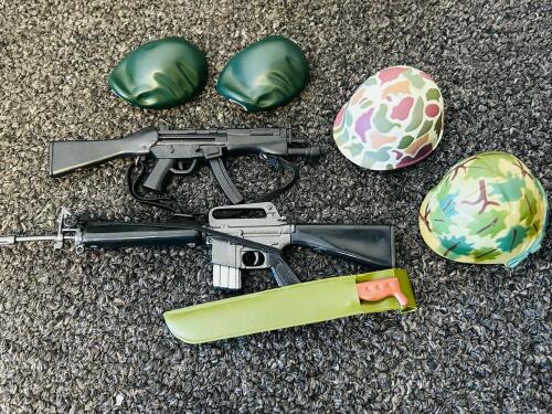 GI Joe Classic Collection U.S. Marines "Lewis" Figure with Footlocker, Uniforms, Weapons, Gear - 6