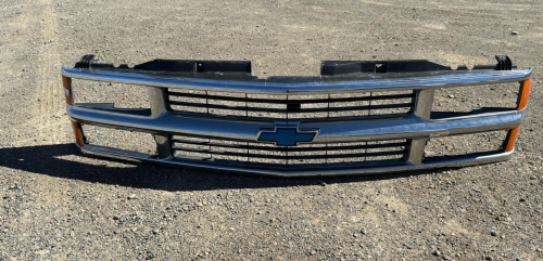 1988&ndash;1993 Chevrolet C/K Series Front Grille with Bowtie Emblem and Amber Marker Lights