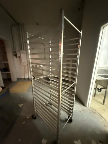 20 1/2&rdquo;w x 26&rdquo;d x 69&rdquo;h Aluminum Bakery Sheet Pan Rack - 3