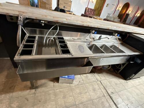84" Stainless Steel Commercial Bar Sink Station w/ 3 Compartment Sink, Ice Bin & 8 Bottle Wells - 2