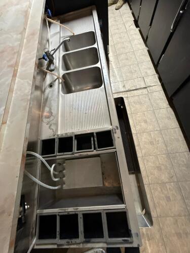84" Stainless Steel Commercial Bar Sink Station w/ 3 Compartment Sink, Ice Bin & 8 Bottle Wells - 5